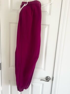 lululemon Joggers in Raspberry size L